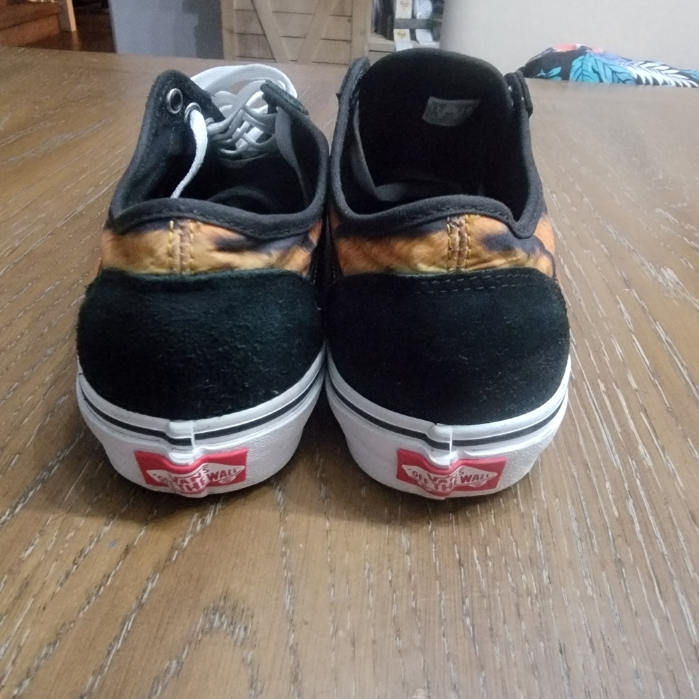 Vans Old skool.Used, no box.Size: 8 men, 9.5 womenColor:Black, white,tiger print - Picture 4 of 6